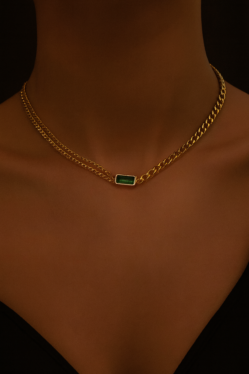 Gold Choker with Emerald Gemstone