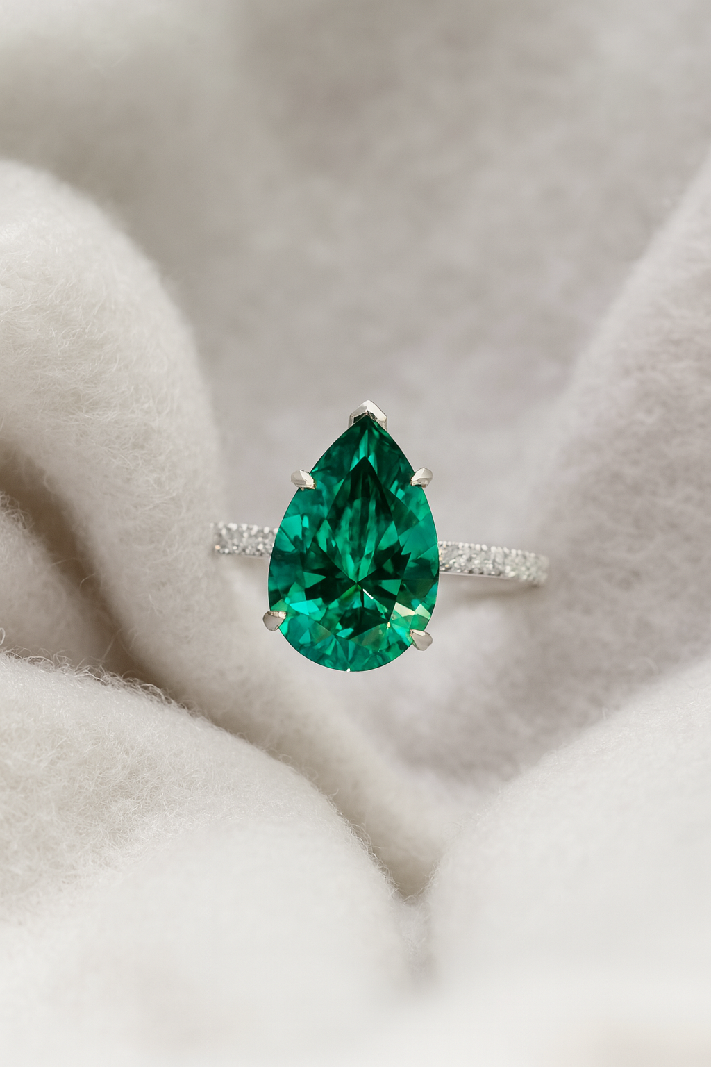 Tear Drop Emerald Green Silver Ring-Ruvanya