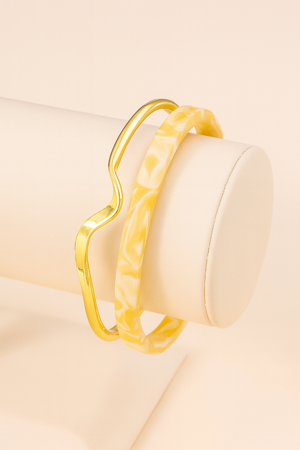 Modern Curved Style Bangle-Ruvanya