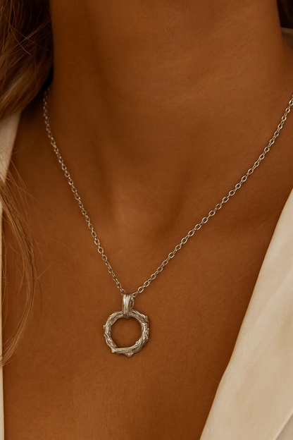 Textured Round Pendant Necklace-Ruvanya