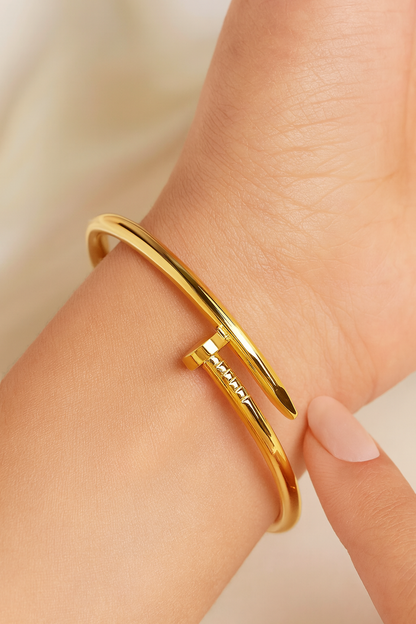 Nail-Design Gold Bangle