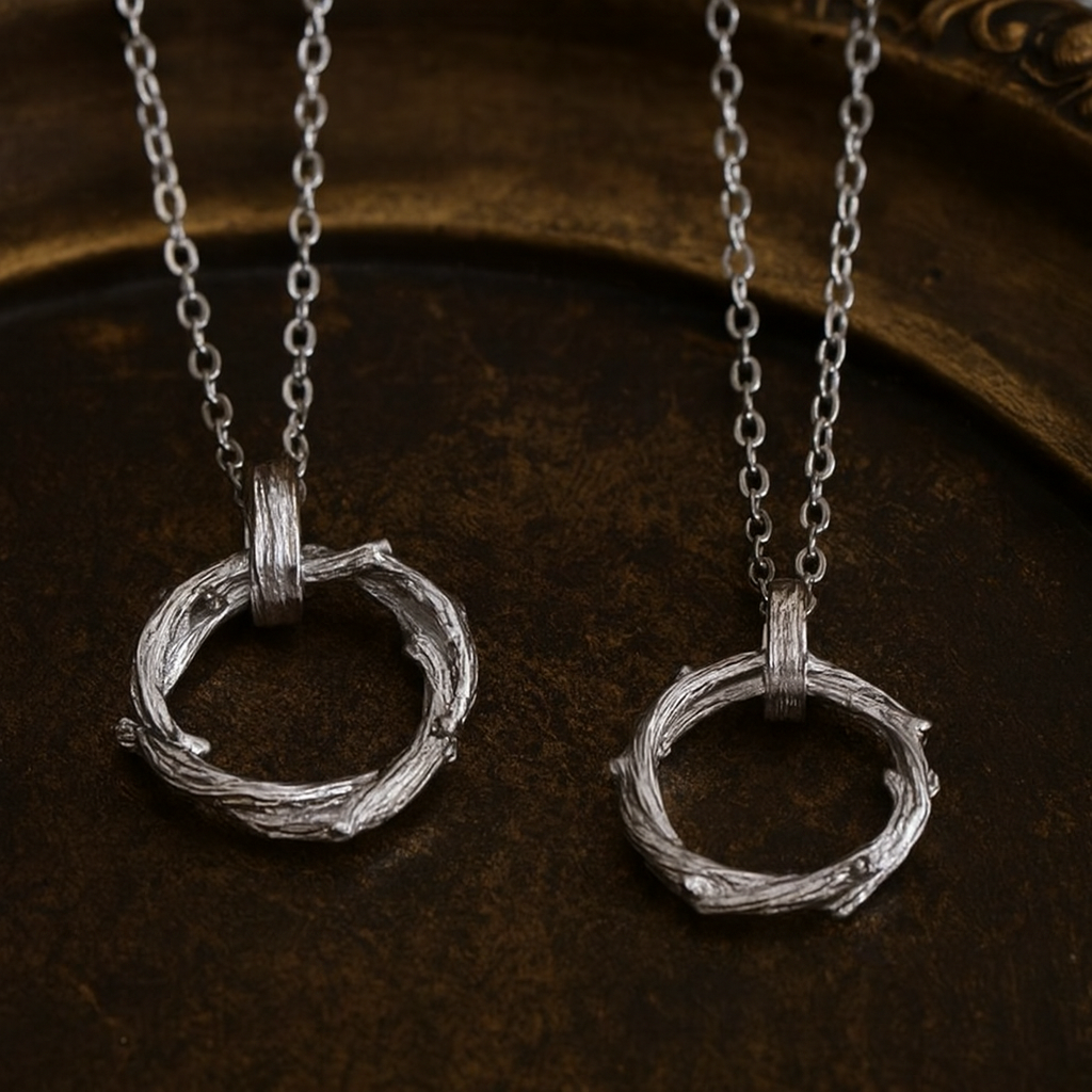 Textured Round Pendant Necklace-Ruvanya