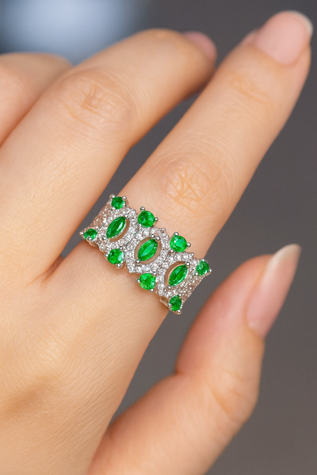Luxury Emerald Green Zircon Ring-Ruvanya